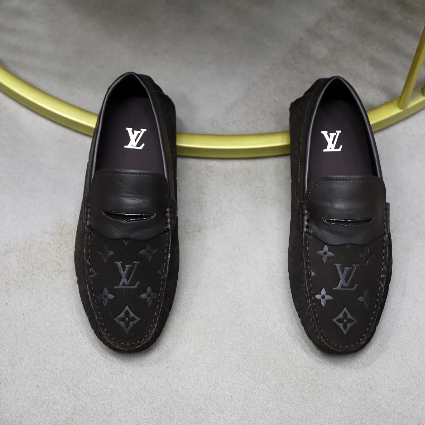 Ex-factory price: 480💰【LV】Louis Vuitton ⚠️High-end men’s driving and pedal series ⚠️38-44 (customized for 45) ⚠️All original cowhide leather! Thick and soft! Made entirely of calfskin lining! Rubber sheet anti-slip beanie sole! Three-dimensional package technology! Fashionable and classic! Handicrafts! Original high quality! Feel free to compare!